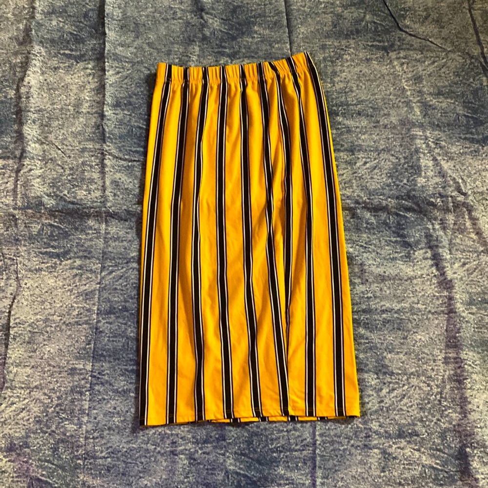 Gold and black pencil skirt